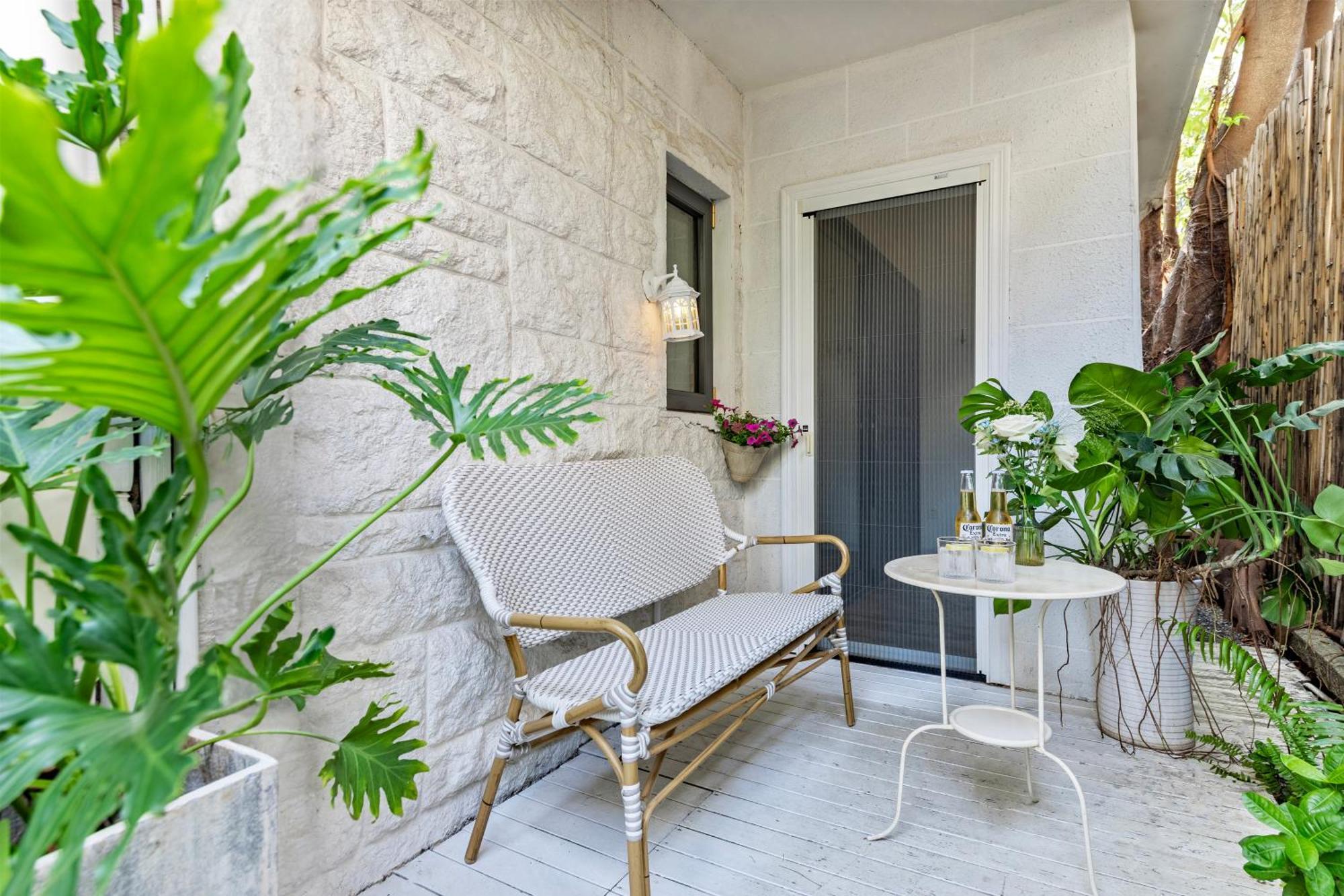Shenzhen No'6 Garden Villa --French Window With Garden View,Close To Sea World &Shekou Ferry Port &K11 Ecoast &Subway Nearby ,Offer Western Food And Coffee &English Speaking With Tour Services Zewnętrze zdjęcie
